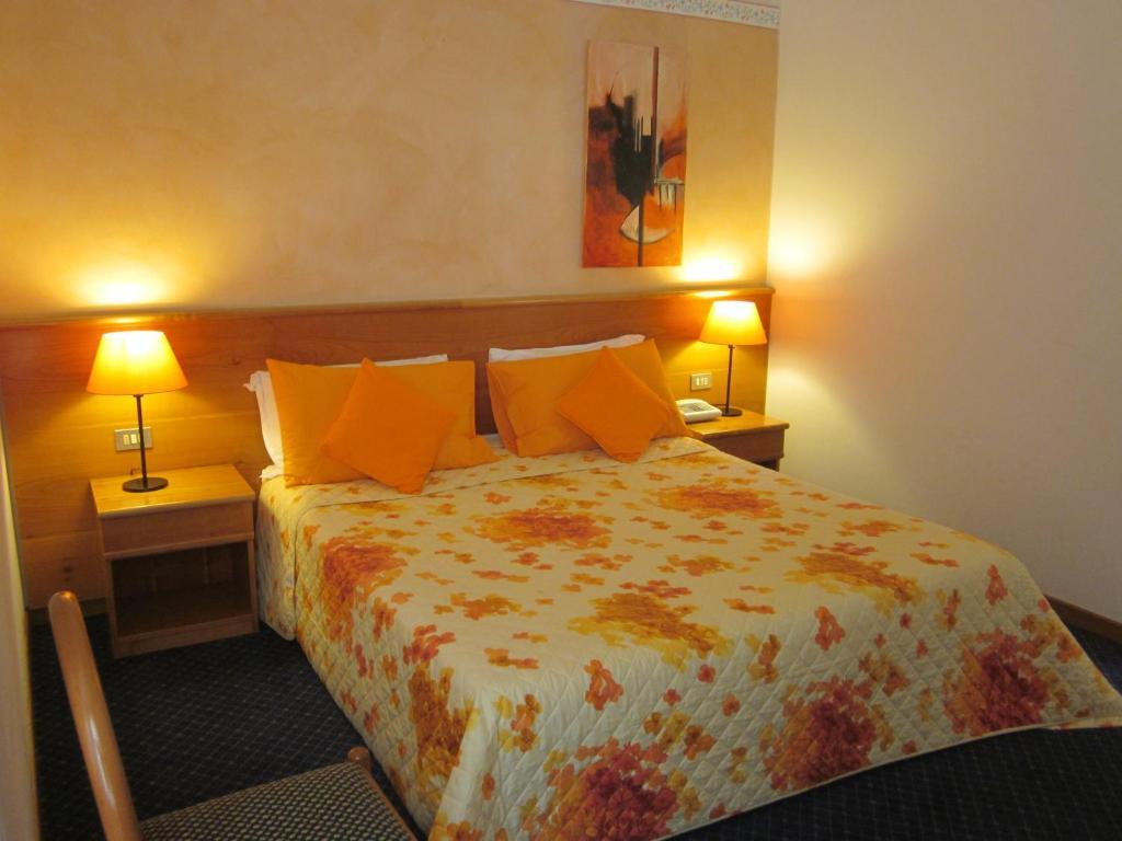 Hotel Marina Torri Del Benaco Habitación foto