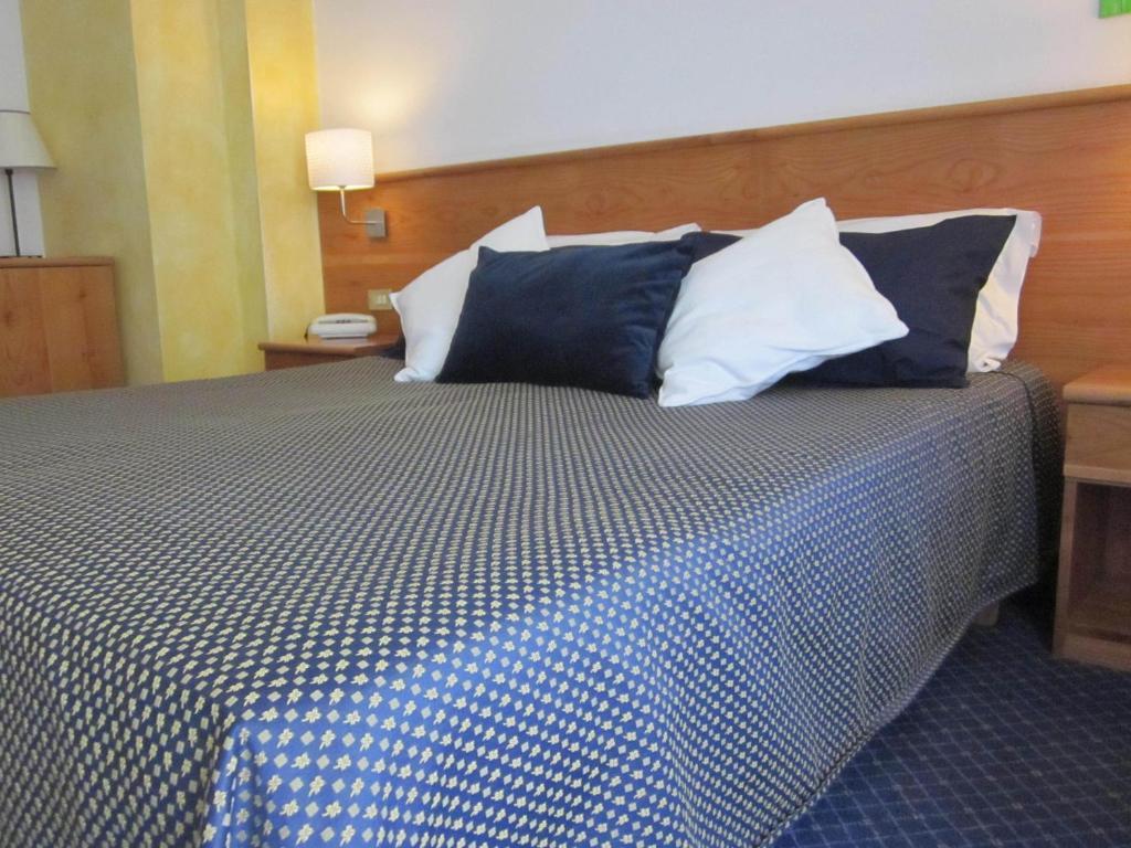 Hotel Marina Torri Del Benaco Habitación foto